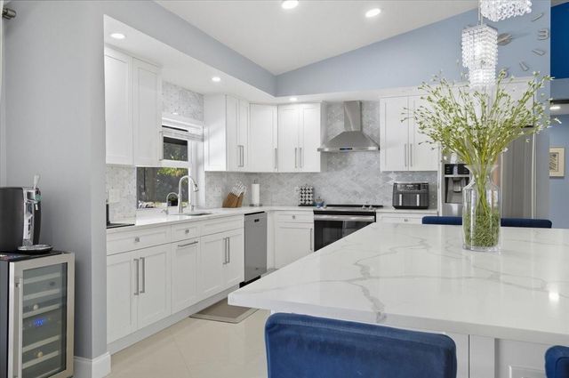 10082 Harbourtown Ct, Boca Raton, FL 33498