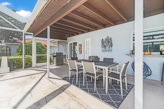 10082 Harbourtown Ct, Boca Raton, FL 33498