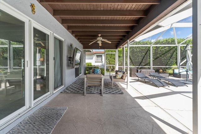 10082 Harbourtown Ct, Boca Raton, FL 33498