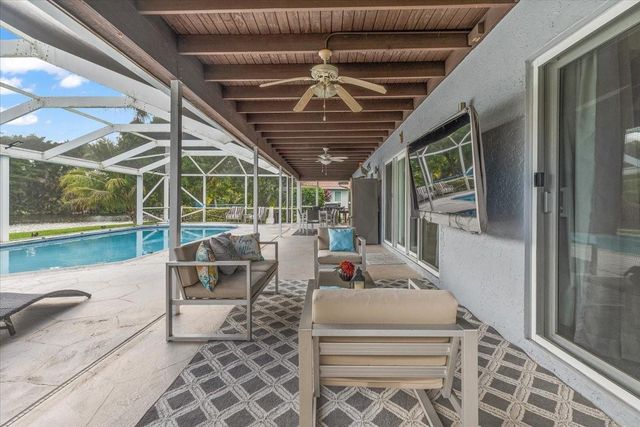 10082 Harbourtown Ct, Boca Raton, FL 33498