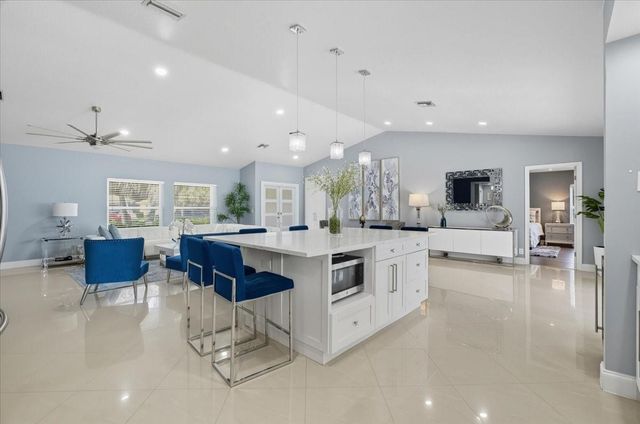 10082 Harbourtown Ct, Boca Raton, FL 33498