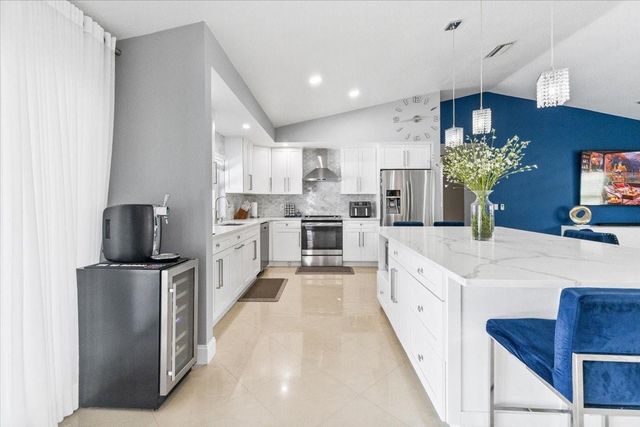 10082 Harbourtown Ct, Boca Raton, FL 33498