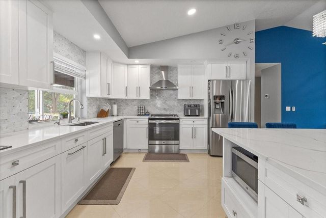 10082 Harbourtown Ct, Boca Raton, FL 33498