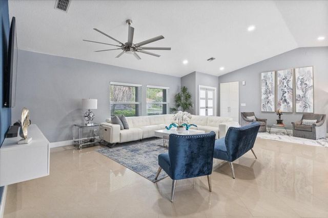 10082 Harbourtown Ct, Boca Raton, FL 33498