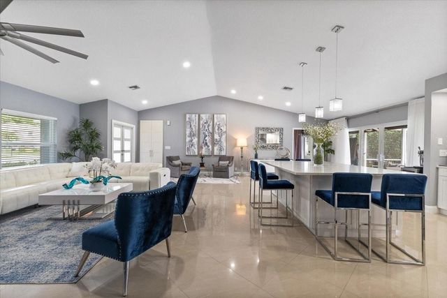 10082 Harbourtown Ct, Boca Raton, FL 33498