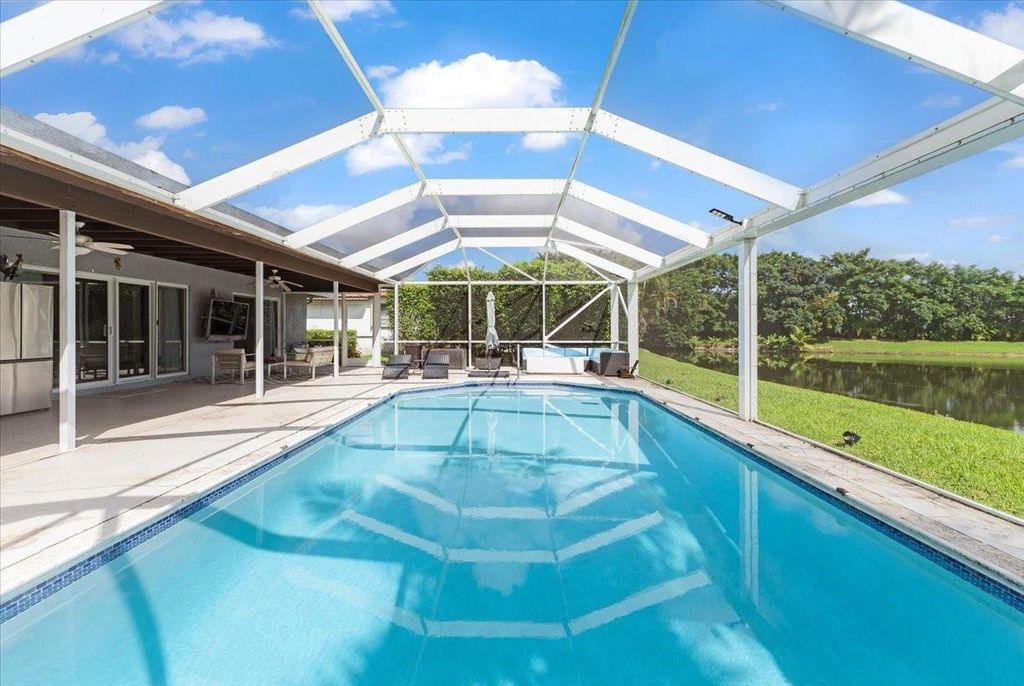 10082 Harbourtown Ct, Boca Raton, FL 33498