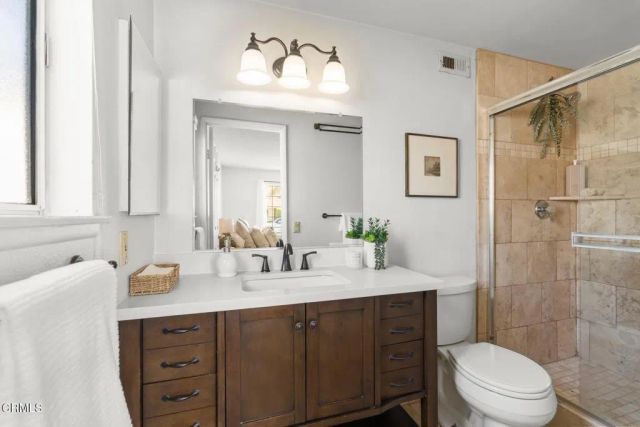 8582 Hollister Street, Ventura, CA 93004