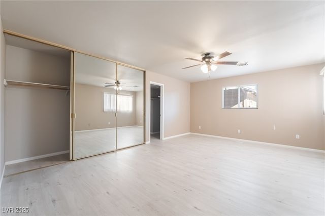 2246 East Russell Road, Las Vegas, NV 89119