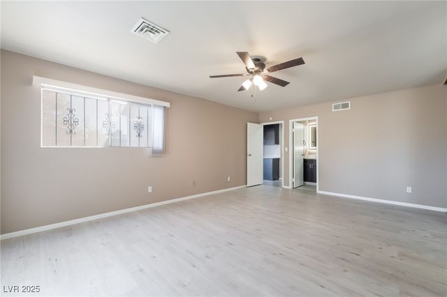 2246 East Russell Road, Las Vegas, NV 89119