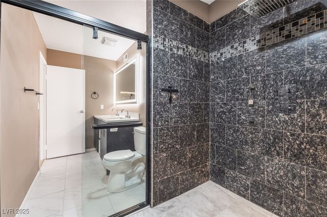 2246 East Russell Road, Las Vegas, NV 89119