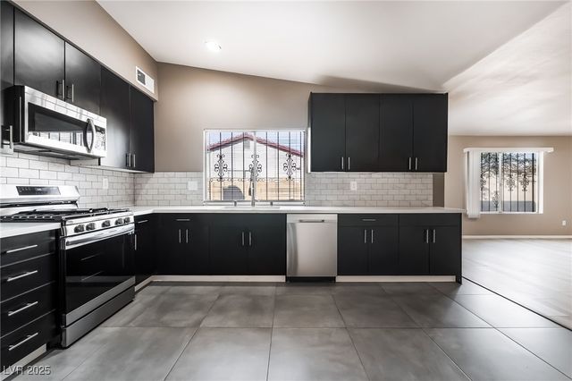 2246 East Russell Road, Las Vegas, NV 89119