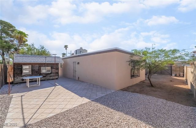 2246 East Russell Road, Las Vegas, NV 89119