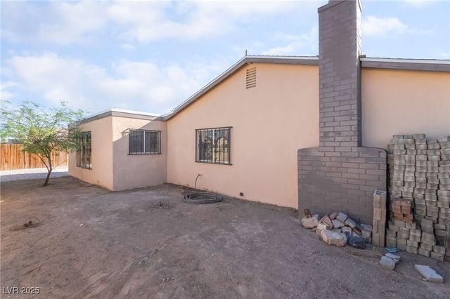 2246 East Russell Road, Las Vegas, NV 89119