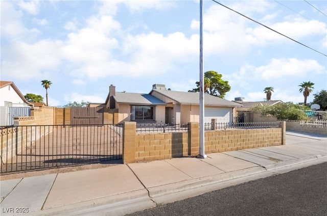 2246 East Russell Road, Las Vegas, NV 89119