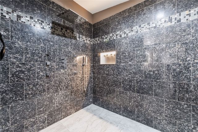 2246 East Russell Road, Las Vegas, NV 89119