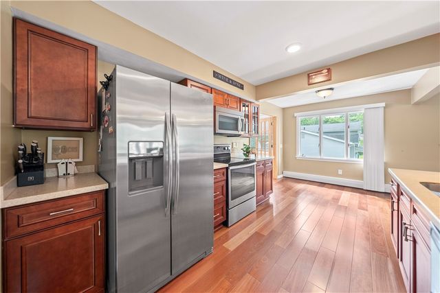 279 Parkview Dr, Penfield, NY 14625