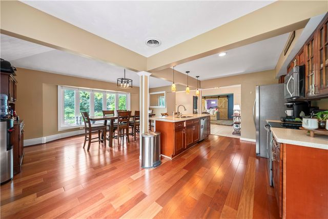 279 Parkview Dr, Penfield, NY 14625