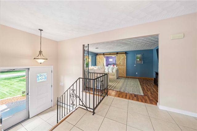 279 Parkview Dr, Penfield, NY 14625