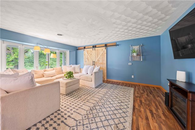 279 Parkview Dr, Penfield, NY 14625