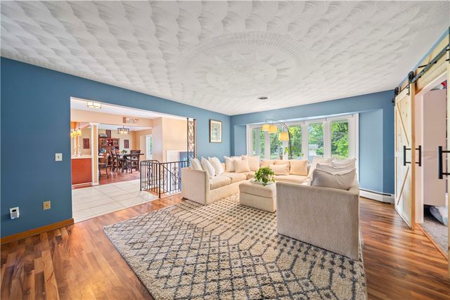 279 Parkview Dr, Penfield, NY 14625