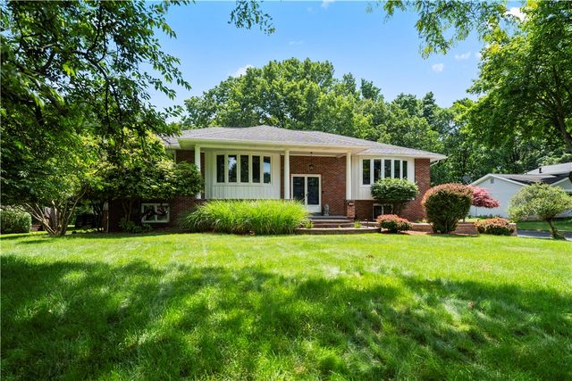 279 Parkview Dr, Penfield, NY 14625