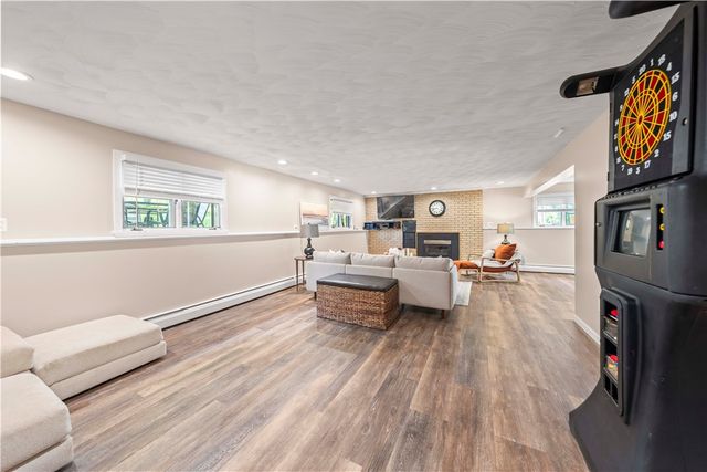 279 Parkview Dr, Penfield, NY 14625