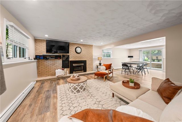 279 Parkview Dr, Penfield, NY 14625
