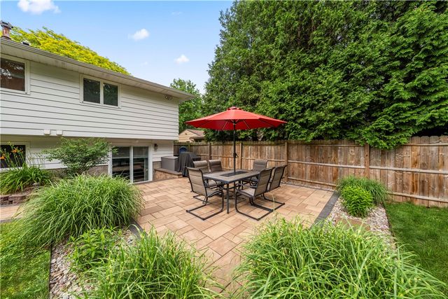 279 Parkview Dr, Penfield, NY 14625