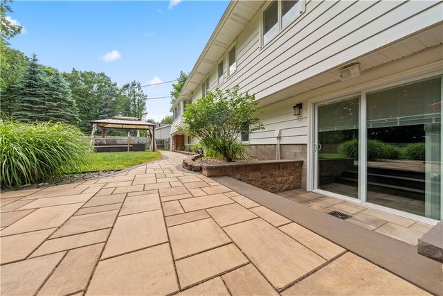 279 Parkview Dr, Penfield, NY 14625