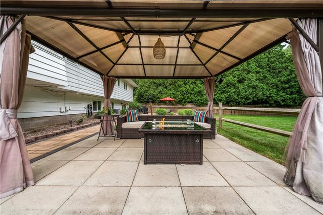 279 Parkview Dr, Penfield, NY 14625