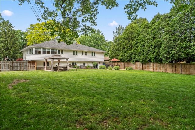 279 Parkview Dr, Penfield, NY 14625