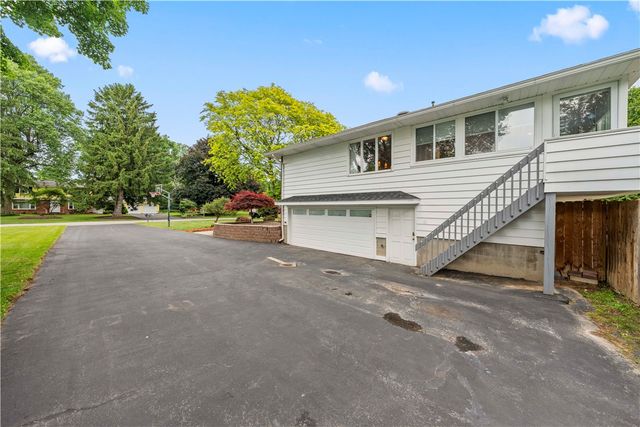 279 Parkview Dr, Penfield, NY 14625
