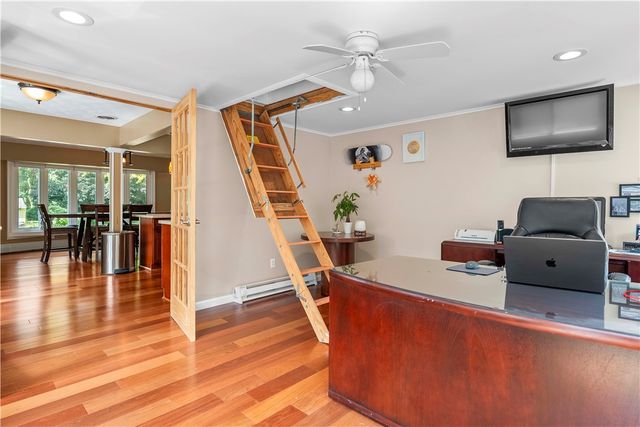 279 Parkview Dr, Penfield, NY 14625