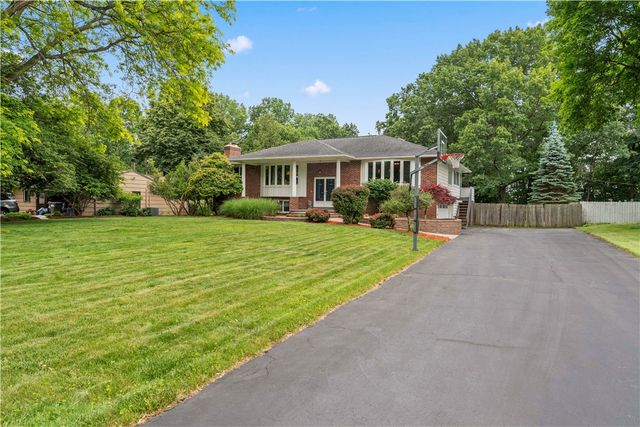 279 Parkview Dr, Penfield, NY 14625