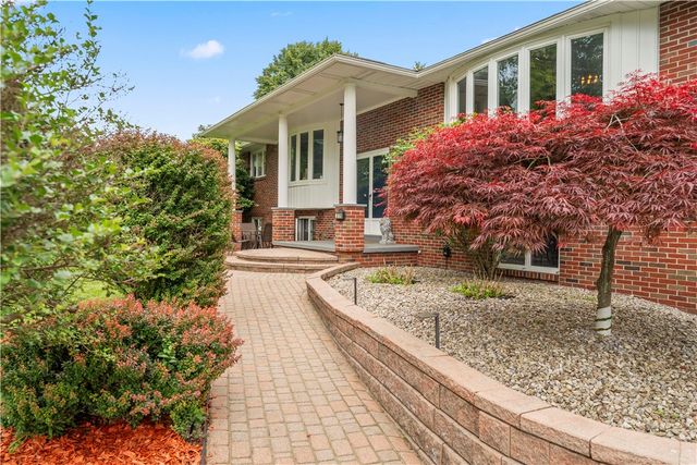 279 Parkview Dr, Penfield, NY 14625