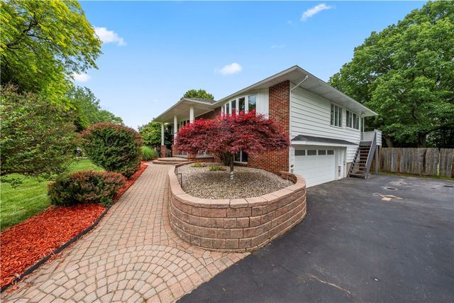 279 Parkview Dr, Penfield, NY 14625