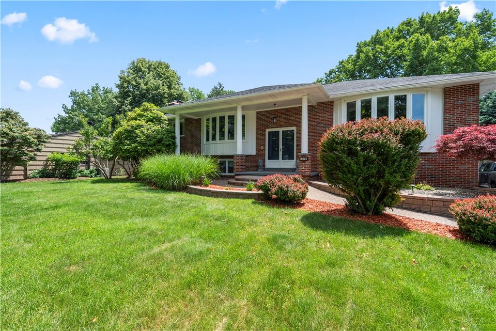 279 Parkview Dr, Penfield, NY 14625