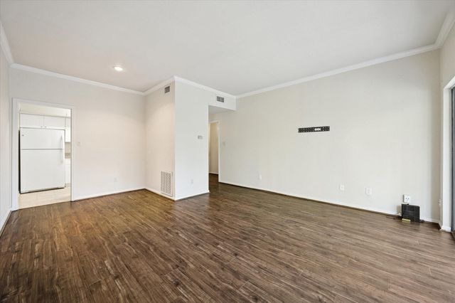 2400 N Braeswood Boulevard 301, Houston, TX 77030