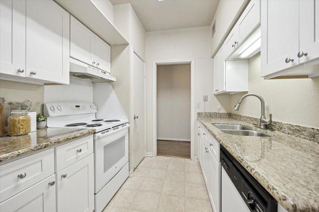 2400 N Braeswood Boulevard 301, Houston, TX 77030