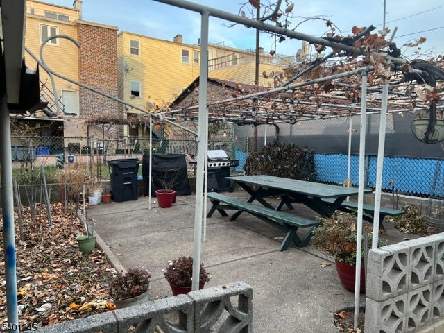 195 Walnut St, Newark City, NJ 07105