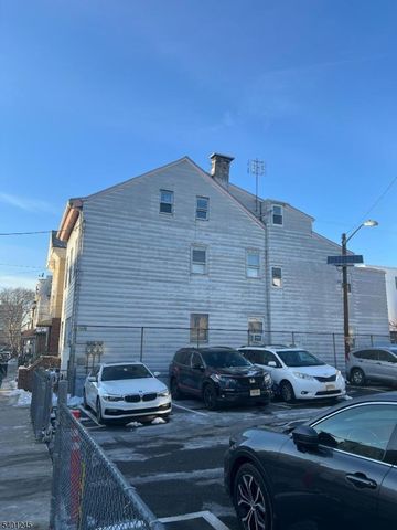 195 Walnut St, Newark City, NJ 07105