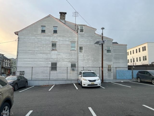 195 Walnut St, Newark City, NJ 07105