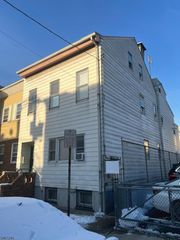 195 Walnut St, Newark City, NJ 07105