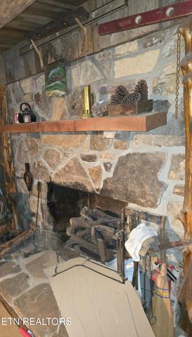 1249 Sharp Rd, Speedwell, TN 37870