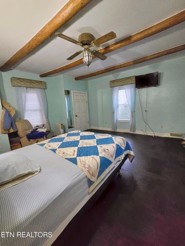 1249 Sharp Rd, Speedwell, TN 37870