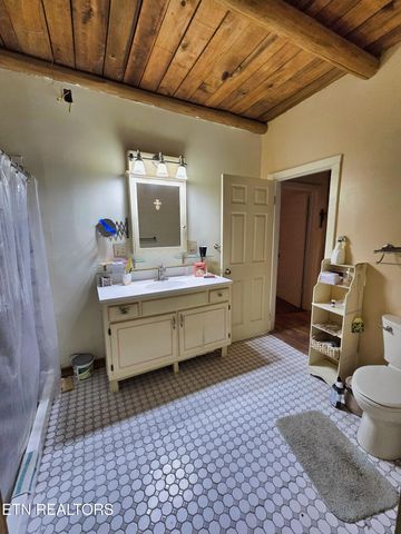 1249 Sharp Rd, Speedwell, TN 37870