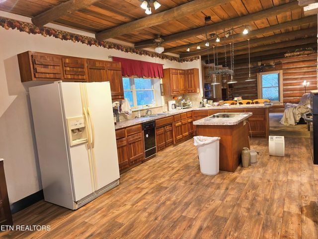 1249 Sharp Rd, Speedwell, TN 37870