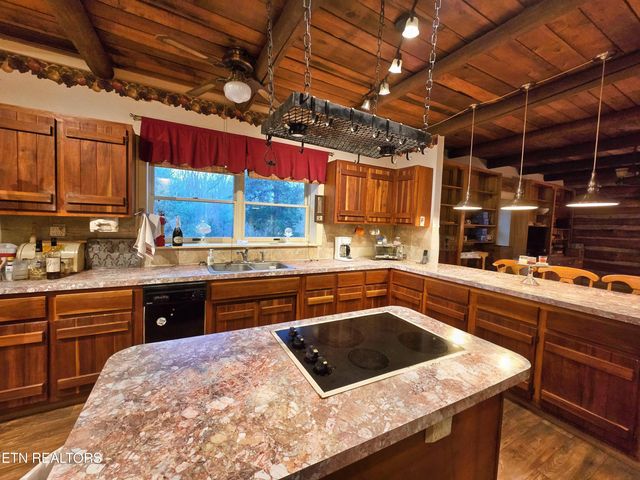 1249 Sharp Rd, Speedwell, TN 37870