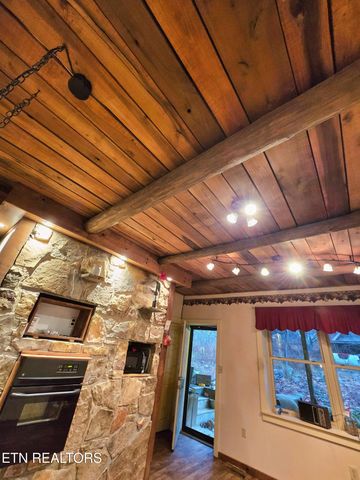 1249 Sharp Rd, Speedwell, TN 37870