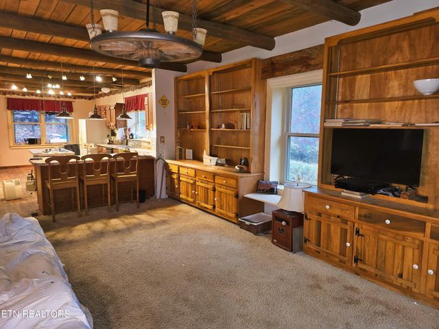 1249 Sharp Rd, Speedwell, TN 37870